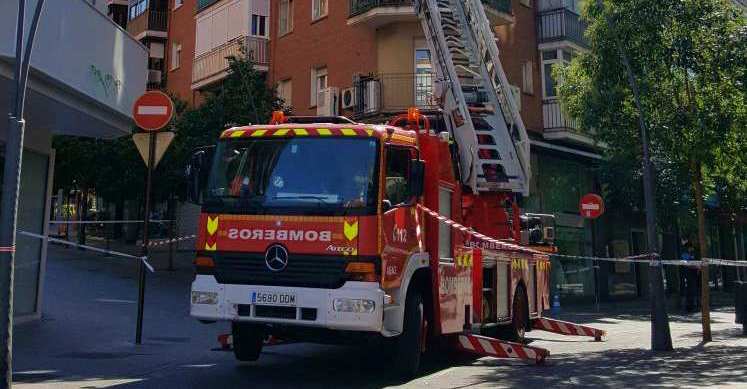 Desprendimiento de cornisa en la calle Matadero