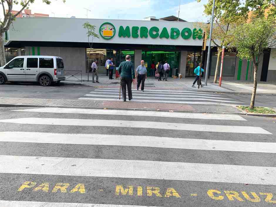 Nueva instalación de semáforos en la calle Los Cantos de Alcorcón