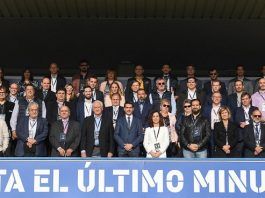 Un ámbito de networking entre empresarios de Alcorcón que impulsa la AD Alcorcón junto con la Asociación AEPA. Comienza su andadura el espacio ADA Business Club En torno a un centenar de empresarios de Alcorcón se han dado cita en el Estadio de Santo Domingo en esta mañana de miércoles. El motivo la primera edición del ADA Business Club. Una cita que tiene como objetivo crear un marco de networking empresarial de Alcorcón para entablar alianzas, contactos, objetivos y estrategias comunes entre empresarios alcorconeros de diversos ámbitos con el trasfondo y la oportunidad que siempre da el deporte. Este miércoles ha comenzado su andadura el espacio ADA Business Club y, en torno a un café, diferentes empresarios de la ciudad han podido conocerse y entablar las primeras sinergias. El evento, que ha comenzado a las 9:30, ha estado presidido por Ignacio Álvarez, Director General del AD Alcorcón y anfitrión de la jornada y por Marina Sánchez, Presidenta de la Asociación de Empresarios y Profesionales de Alcorcón (AEPA). Los dos han dado la bienvenida a los empresarios de Alcorcón de diferentes sectores en el palco de Santo Domingo. Posteriormente el evento se ha divido en dos espacios. Por un lado, la Sala VIP de Santo Domingo que ha acogido un ambiente de foro empresarial donde los diferentes invitados han podido charlar animadamente de diversos ámbitos e intercambiar ideas. Por otro, un ambiente más recogido en la sala de prensa donde los empresarios han mantenido reuniones bilaterales cerradas previamente para llegar a puntos en común y estrategias compartidas en diversos proyectos. Es la primera cita de este ADA Business Club del AD Alcorcón pero se esperan realizar diversos eventos durante el año. Una oportunidad para unirse y abordar metas comunes entre el empresariado de la ciudad y de este con el AD Alcorcón. Cabe destacar que este evento ha servido también para firmar de forma oficial la entrada del AD Alcorcón en la Asociación AEPA. Este ente empresarial es el principal músculo asociativo del empresariado en la ciudad de Alcorcón.