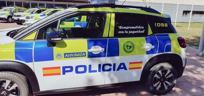 Policía de Alcorcón interviene con un anciano deshidratado en su casa