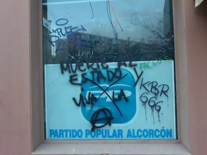 La sede del PP de Alcorcón víctima del vandalismo