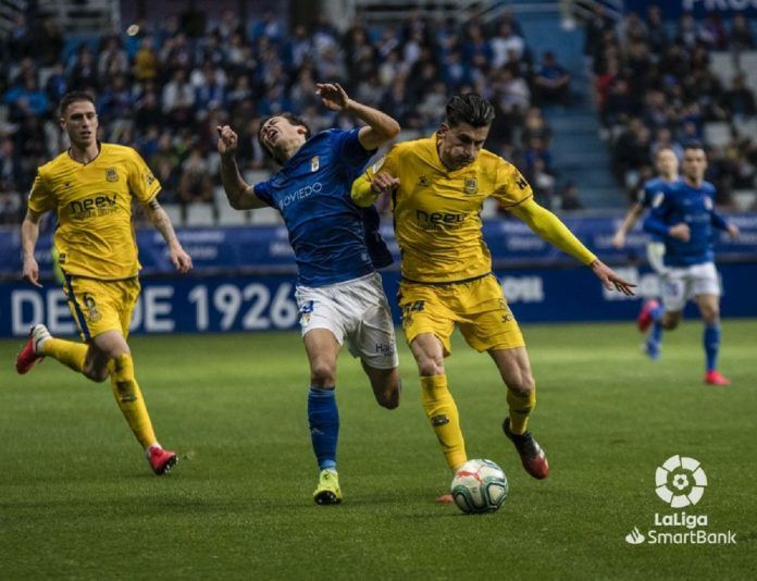 El Alcorcón conquista Oviedo con los goles de Stoichkov