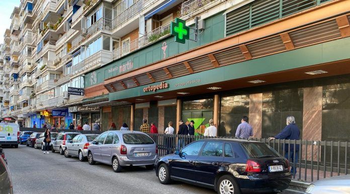 El coronavirus trae a Alcorcón este viernes colas en farmacias y estancos