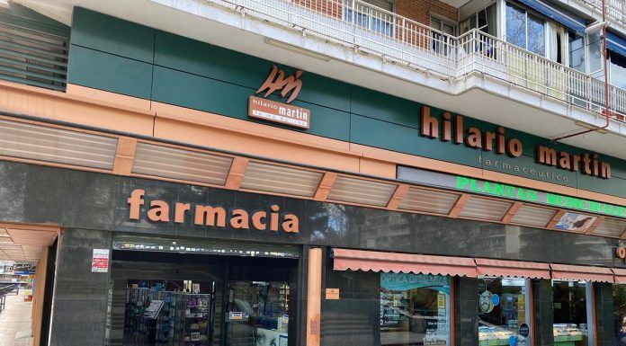 "En esta farmacia de Alcorcón tenemos mascarillas y geles bactericidas"
