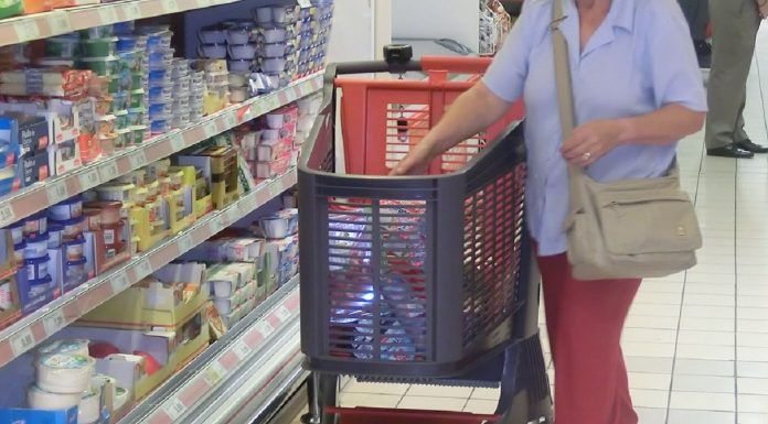 Productos de higiene y leche lo más difícil de encontrar en el supermercado para los vecinos de Alcorcón