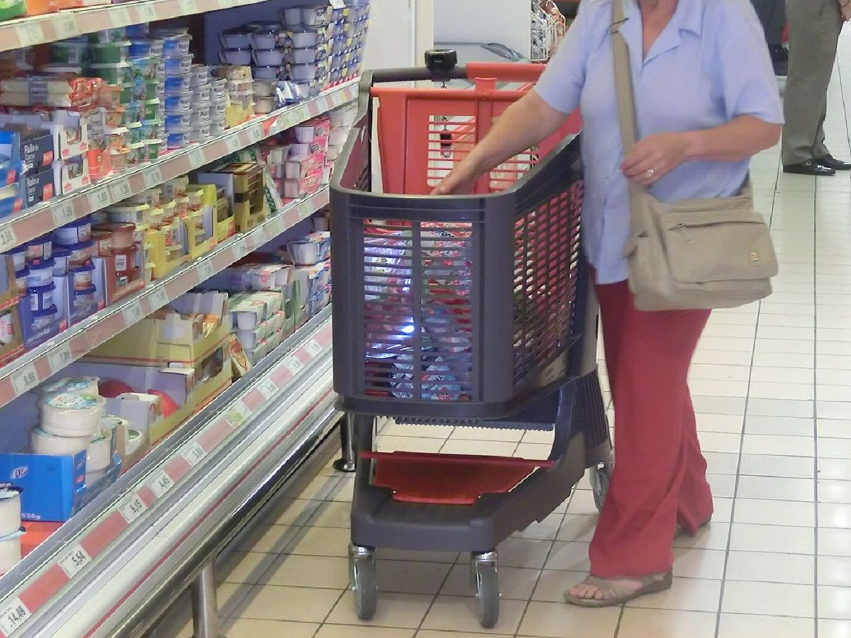 Productos de higiene y leche lo más difícil de encontrar en el supermercado para los vecinos de Alcorcón