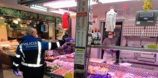 El IMEPE reparte mascarillas en las galerías comerciales de Alcorcón