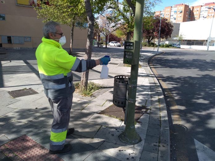 Jesús Santos agradece la lucha contra el coronavirus a los trabajadores de ESMASA Alcorcón