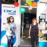 Lo contamos en los últimos días, los comercios de Alcorcón se han unido para que sepamos que una vez están ahí con los mejores productos y servicios además de una excelente atención al público. Este lunes se han instalado globos de colores para darnos la bienvenida al comercio de Alcorcón. Para ello sumaron fuerzas la Asociación de Comerciantes de Ondarreta, la Asociación El Paseo Porto Cristo y la Asociación de Comerciantes de San José de Valderas. Dicho y hecho, este lunes los locales de Alcorcón han dado una bienvenida especial a los vecinos de Alcorcón. Una bienvenida de color a los comercios de Alcorcón. Todos los comercios de las diferentes asociaciones no ha cesado de insuflar aire  a los globos para poner una nota de alegría en estos tiempos tan complejos.  Muchos de los comercios de Alcorcón han sido desinfectados con ozono en los últimos días. Todos ellos han sufrido el confinamiento y están tratando de resistir y levantarse. Necesitan toda la ayuda posible de las instituciones, pero también el apoyo de cada uno de los vecinos entrando en los locales.  Maribel López de la Asociación de Ondarreta reconocía que “Muy optimista no soy sobre el futuro estos próximos meses. Espero equivocarme”.  La actualidad de Alcorcón en alcorconhoy.com