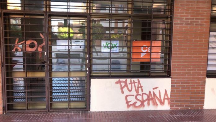 Atacadas las sedes de Ciudadanos y Vox en Alcorcón
