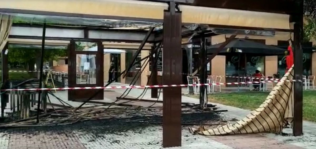 Incendio de la pérgola de un restaurante en Alcorcón