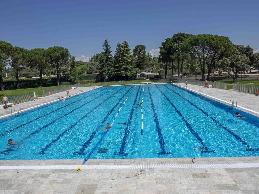 Distanciamiento y seguridad sanitaria. Las piscinas de Alcorcón solo al 30%.