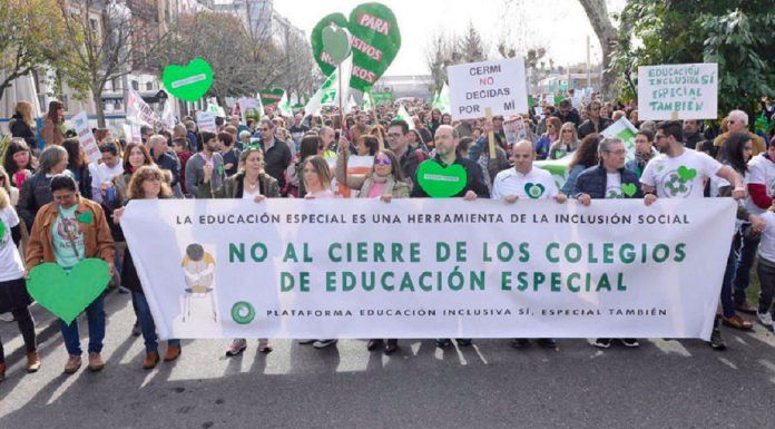 Los partidos del Gobierno Municipal votaron en contra de la moción sobre los colegios de educación especial. Discafobia en Alcorcón según Vox.