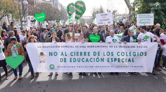 Los partidos del Gobierno Municipal votaron en contra de la moción sobre los colegios de educación especial. Discafobia en Alcorcón según Vox.