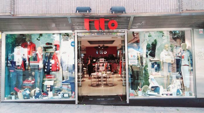 Tito Jeans, 35 años vendiendo moda en Alcorcón