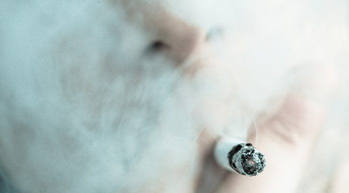 Anulada la ley que prohíbe fumar y abrir las discotecas en Madrid
