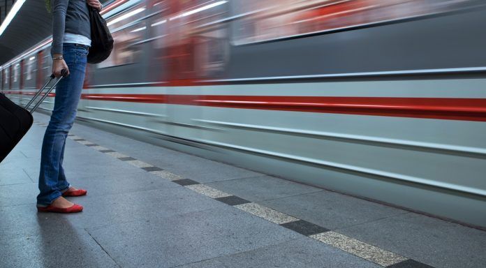 Control de aforo para los usuarios del Metro en Alcorcón