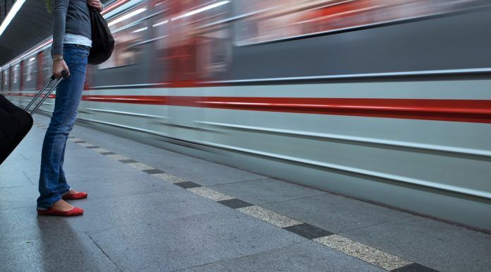 Control de aforo para los usuarios del Metro en Alcorcón