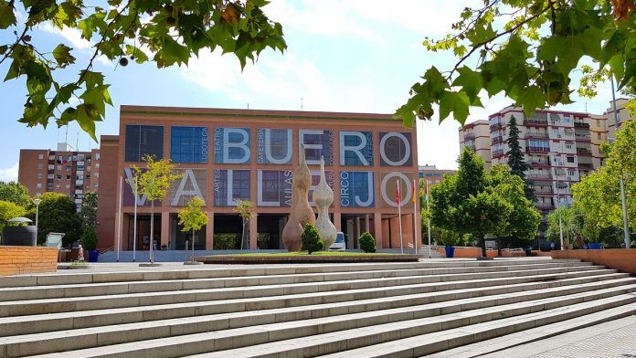 El Ayuntamiento de Alcorcón cierra el Buero Vallejo tras un brote de Covid-19