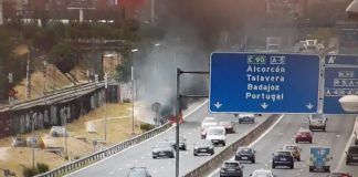 Incendio de un coche en la A-5 en Alcorcón