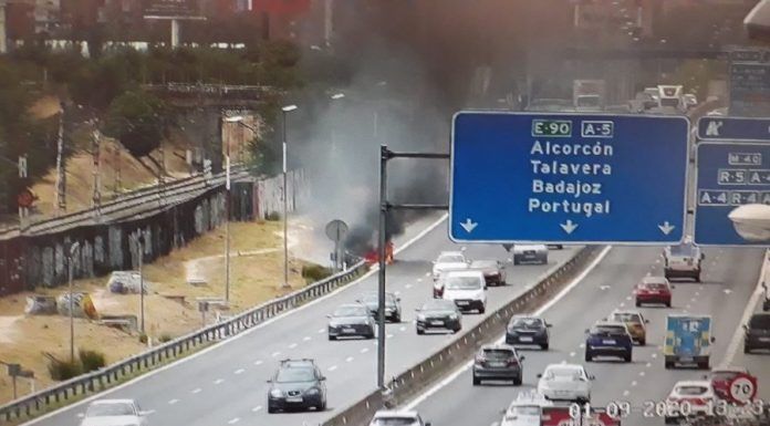 Incendio de un coche en la A-5 en Alcorcón