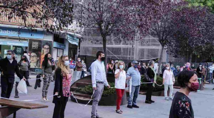 Concentración frente al Centro de Salud Doctor Trueta de Alcorcón