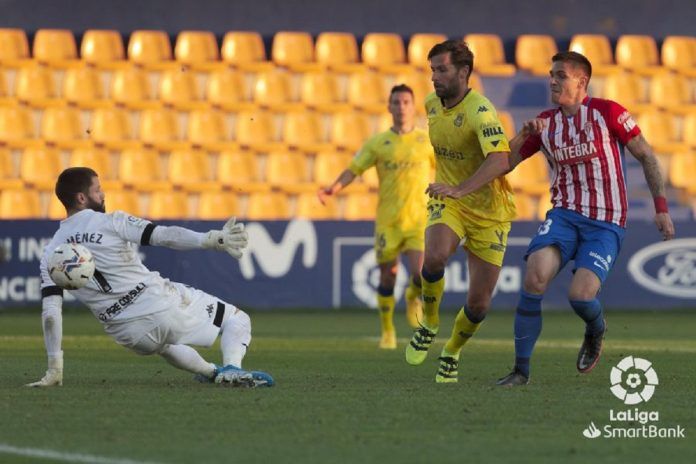 Alcorcón 1-2 Sporting/ El Alcorcón se hunde víctima de sus errores