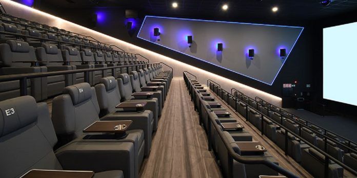 X-Madrid agota las entradas gratuitas de cine para los vecinos de Alcorcón