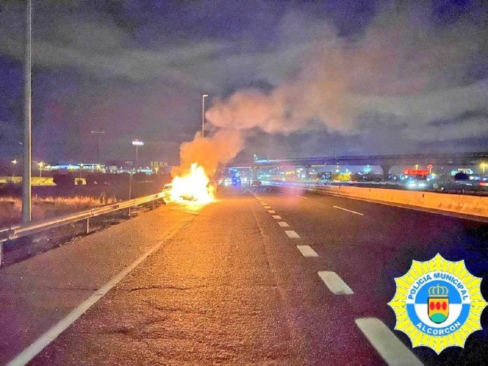 Incendio de vehículos y atropello esta noche en Alcorcón
