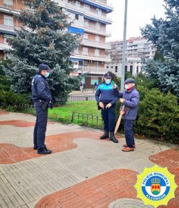 Rescatan a una bebé de diez meses atrapada en un coche en Alcorcón