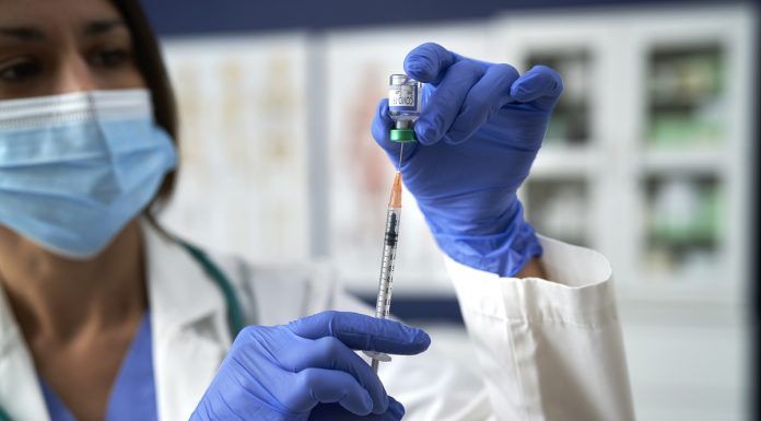 Empiezan a vacunar del Covid-19 en el Hospital de Alcorcón