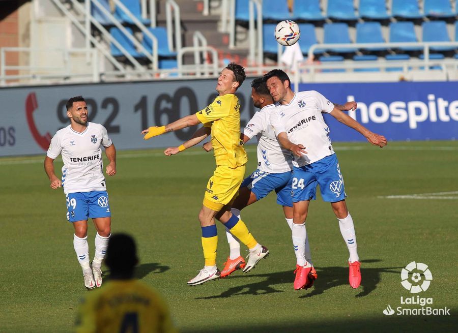 Tenerife 3-1 AD Alcorcón/ Tres latigazos del Tenerife dejan en descenso al Alcorcón