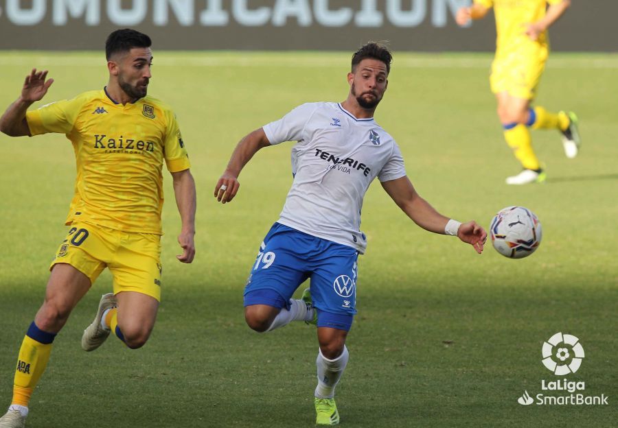 Tenerife 3-1 AD Alcorcón/ Tres latigazos del Tenerife dejan en descenso al Alcorcón