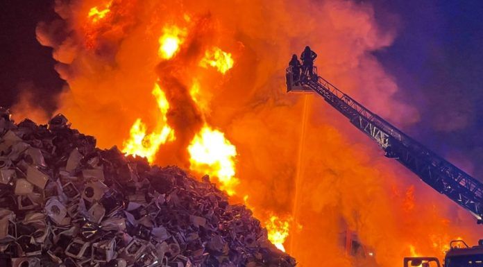 Olor a quemado en Alcorcón tras un gran incendio en Leganés