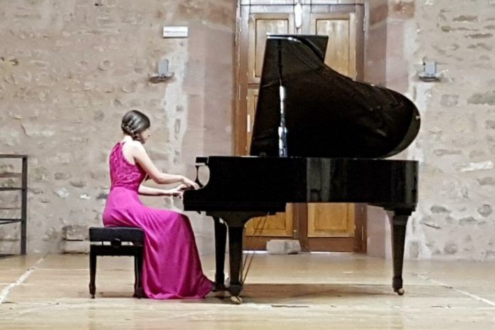 Noelia Navas, de Alcorcón, gana un nuevo premio internacional de piano