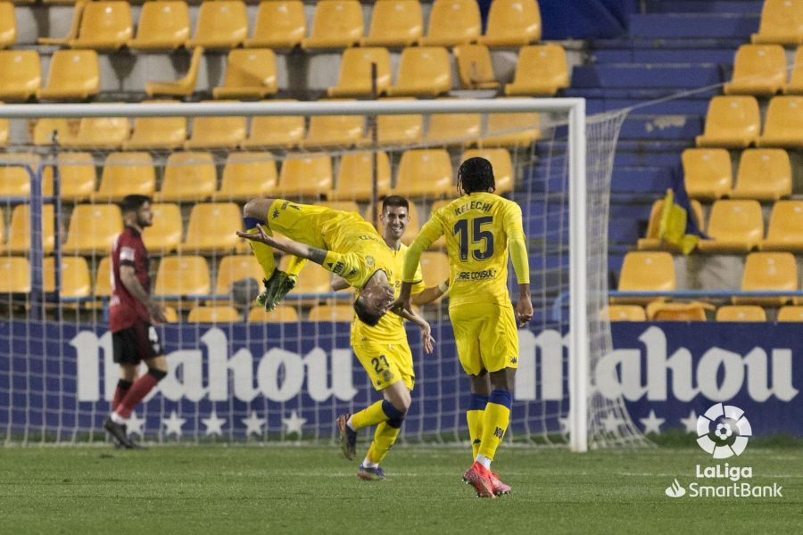 Alcorcón 4-0 Mirandés/ Goleada del Alcorcón para salir del descenso