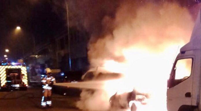 Aparatoso incendio de varios vehículos en Alcorcón