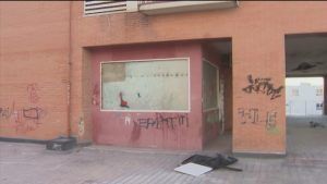 Tensión con unos okupas en Alcorcón: “En vez de tanto grabar, dadnos una casa”