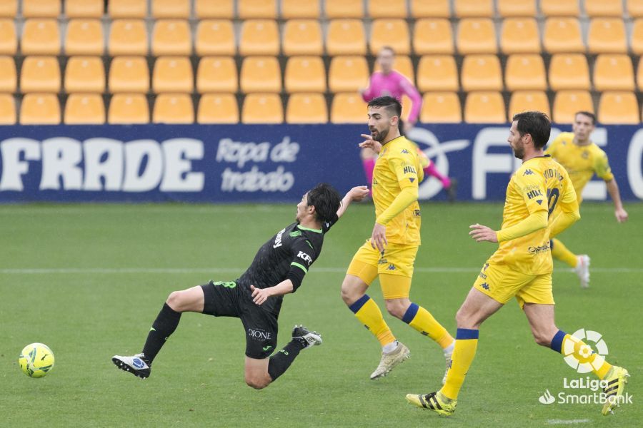 Alcorcón 1-2 Leganés/ El Alcorcón cae al descenso ante la pólvora del Leganés