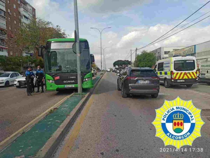 Parada cardiaca en un autobús en Alcorcón