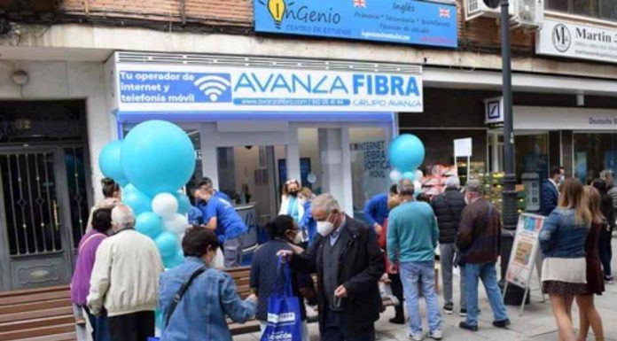 Avanza Fibra regala 4.000 kilos de naranjas y limones en la apertura de su nueva tienda en Alcorcón