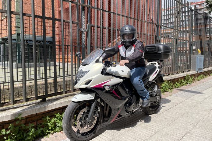 Kilómetros en moto por el ELA en Alcorcón