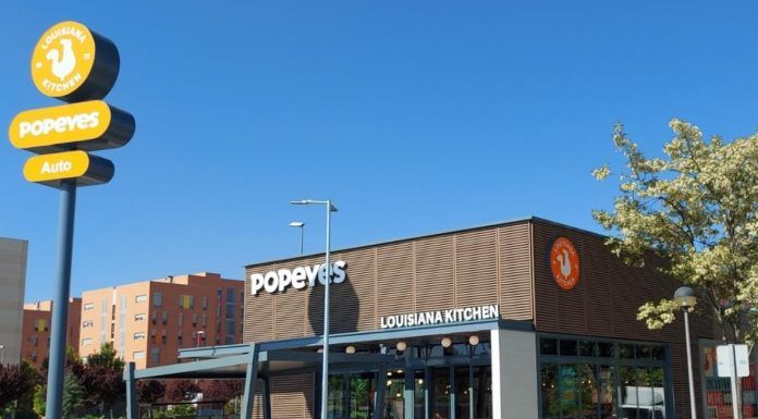 Abre Popeyes, nuevo restaurante de pollo y comida americana en Alcorcón