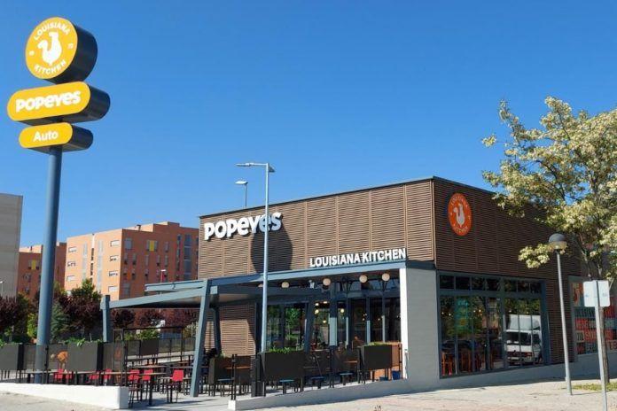 Abre Popeyes, nuevo restaurante de pollo y comida americana en Alcorcón