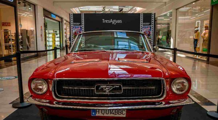 Coches y motos de cine en el CC Tres Aguas de Alcorcón