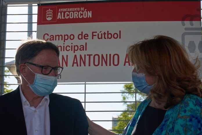 Emotivo homenaje de Alcorcón a Juan Antonio Anquela