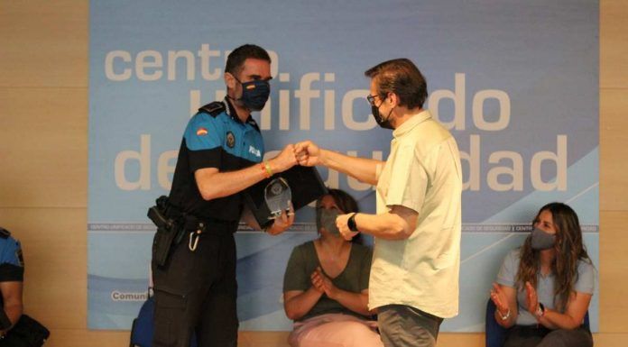 Antonio Ruiz se reencontró con los policías de Alcorcón que le salvaron la vida