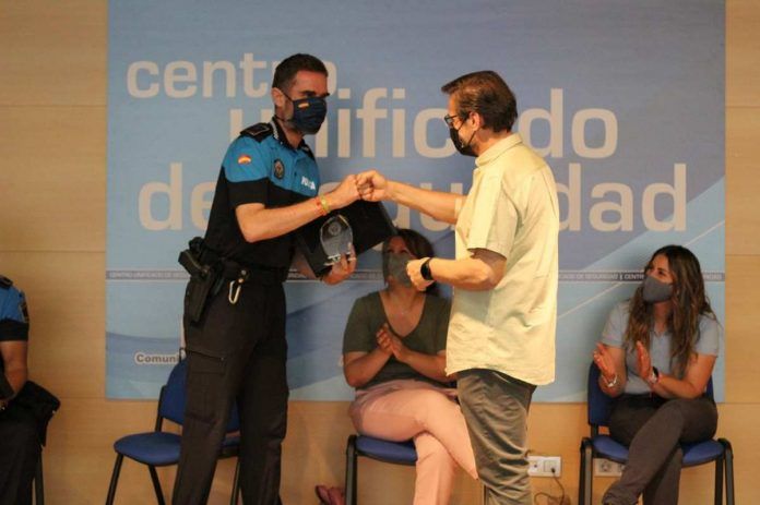Antonio Ruiz se reencontró con los policías de Alcorcón que le salvaron la vida