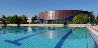 Enormes colas para bañarse en la piscina de La Canaleja de Alcorcón