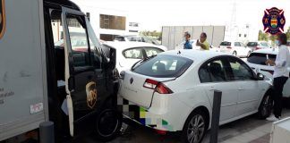 Accidente de tráfico en la calle Loeches de Alcorcón